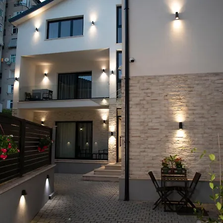 Klaus 4* Tirana