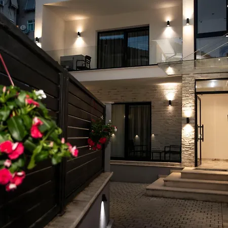 Klaus 4* Tirana
