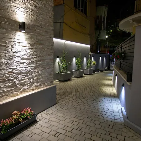 Klaus 4* Tirana