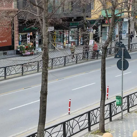 Klaus 4* Tirana
