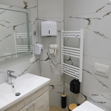 Klaus 4* Tirana