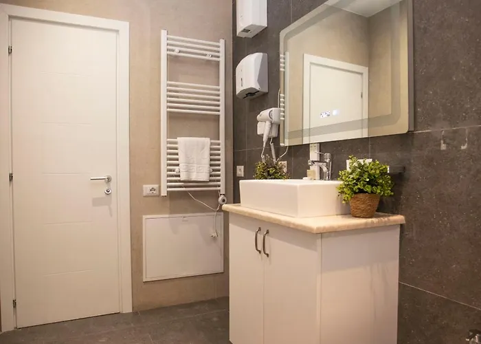 Klaus 4* Tirana