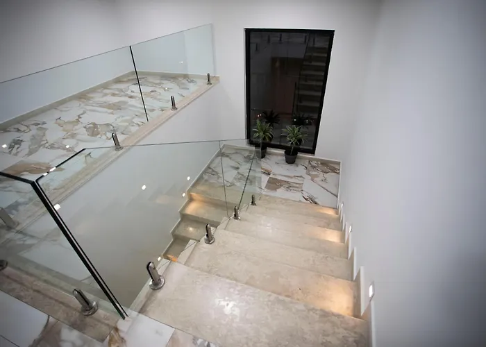 Klaus 4* Tirana