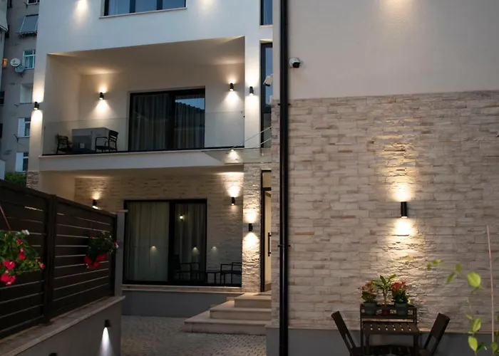 Klaus 4* Tirana