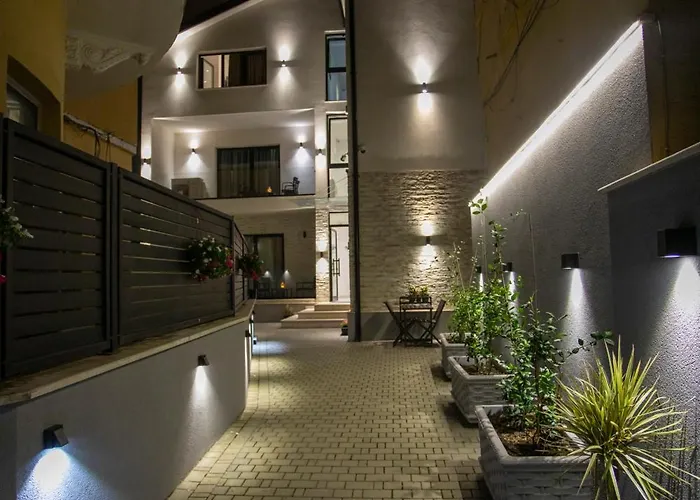 Klaus 4* Tirana