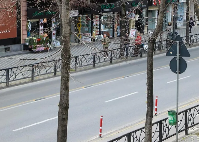 Klaus 4* Tirana