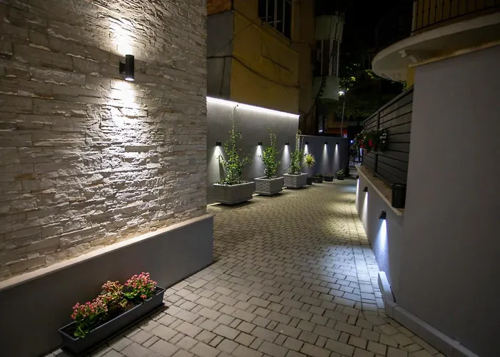 Klaus 4* Tirana